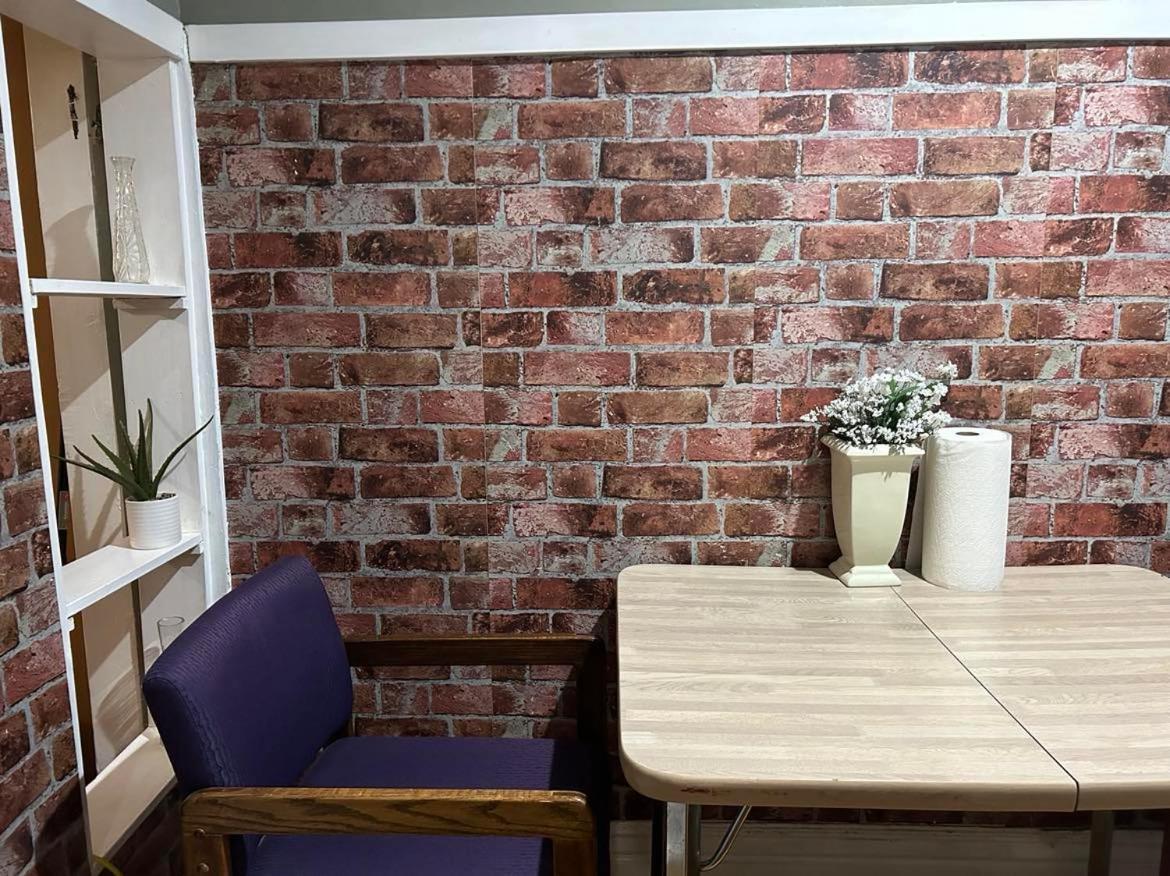 Maryland Homestay In Winnpeg Downtown Уинипег Стая снимка